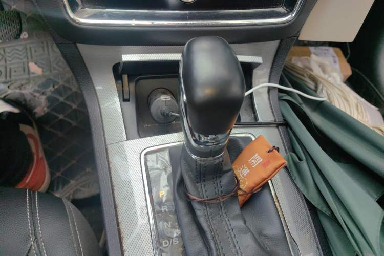 Used Roewe RX5 2019 20T Two-Wheel Drive Automatic 4G Connected Platinum Edition Gear Lever