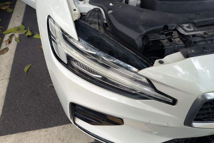 Used Volvo S60 2020 T4 Zhiyuan Sport Edition Right Front Headlight