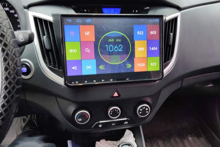 Used Hyundai ix25 2015 1.6L Automatic Two-Wheel Drive Smart GLS Trim Audio And AC Panel