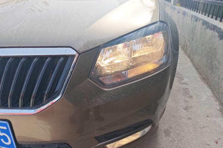 Used Skoda Yeti 2017 TSI280 DSG Car Enjoy Brothers Edition Left Front Headlight