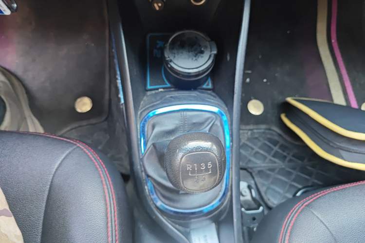 Used Kia K2 2015 Sedan 1.4L MT GLS