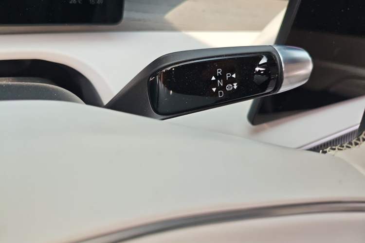 Used XPeng X9 2024 702 Ultra-Long Range Pro Gear Lever