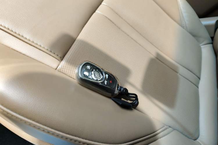 Used Buick GL8 2017 ES 28T Flagship Model China V Standard Vehicle Key