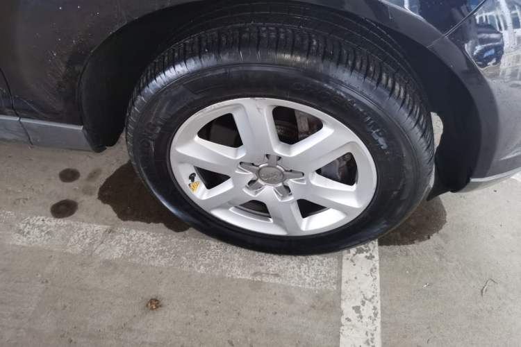 Used Audi Q7 2014 35 TFSI Ambition Edition Right Front Wheel Hub