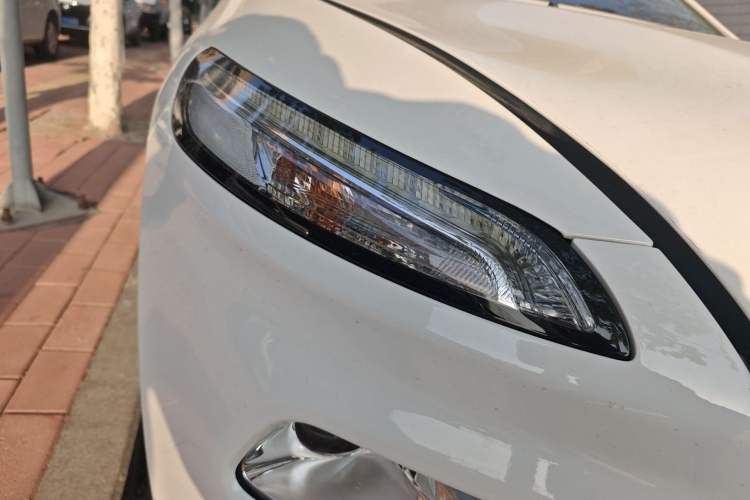 Used Jeep Cherokee 2016 2.4L Superior Edition Right Front Headlight