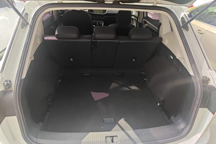 Used Volkswagen Tayron 2019 330TSI Two-Wheel-Drive Luxury Version China V Emission Standard Trunk