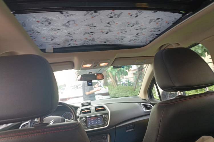 Used Suzuki S-Cross 2014 1.6L CVT Two-Wheel Drive Elite Version Headliner