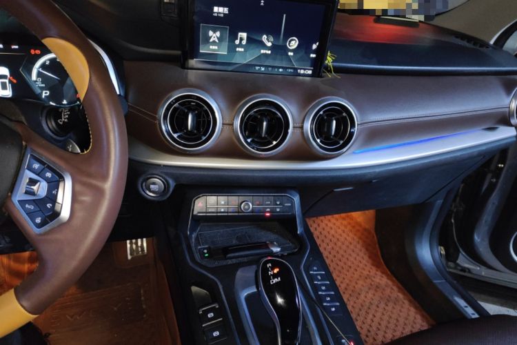 Used Wey VV6 2018 2.0T Four-Wheel Drive Flagship Version China V Standard Audio And AC Panel