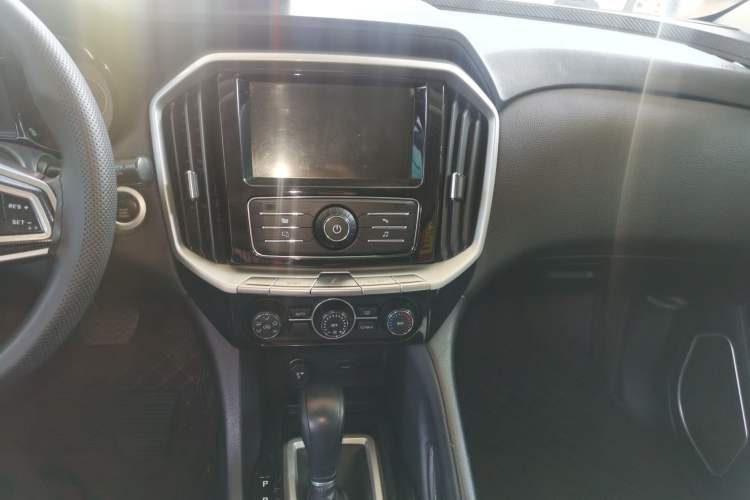 Used JMC Yusheng S350 2016 2.0T Automatic All-Wheel Drive Gasoline Luxury Edition 5 Seats Audio And AC Panel