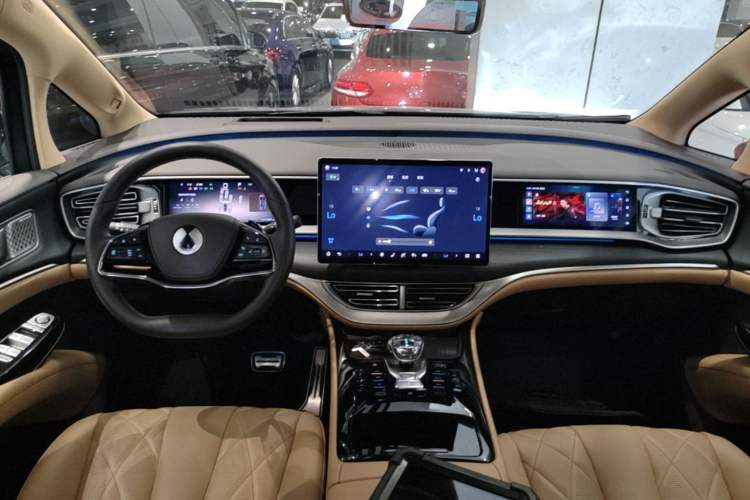 Used Denza D9 2025 DM-i Intelligent Drive 1020 Four-Wheel Drive Flagship Model

