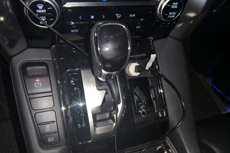 Used Toyota Vellfire 2023 Crown Dual-Engine 2.5L HV Luxury Edition Gear Lever