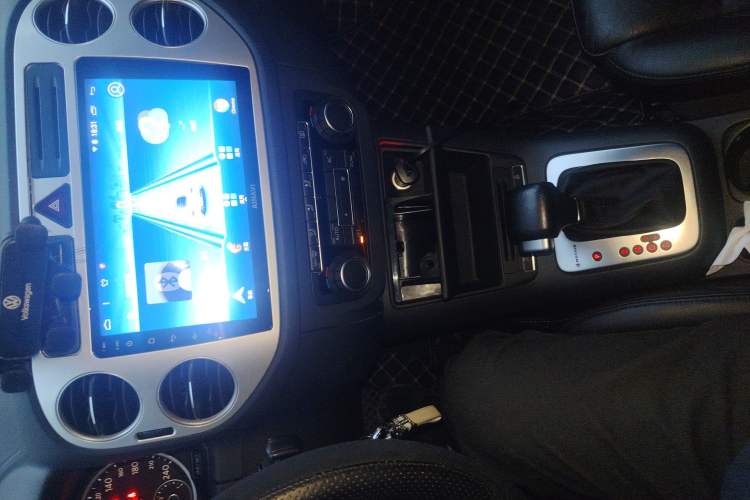 Used Volkswagen Tiguan 2010 1.8 TSI Automatic All-Wheel Drive Fashion Edition Audio And AC Panel