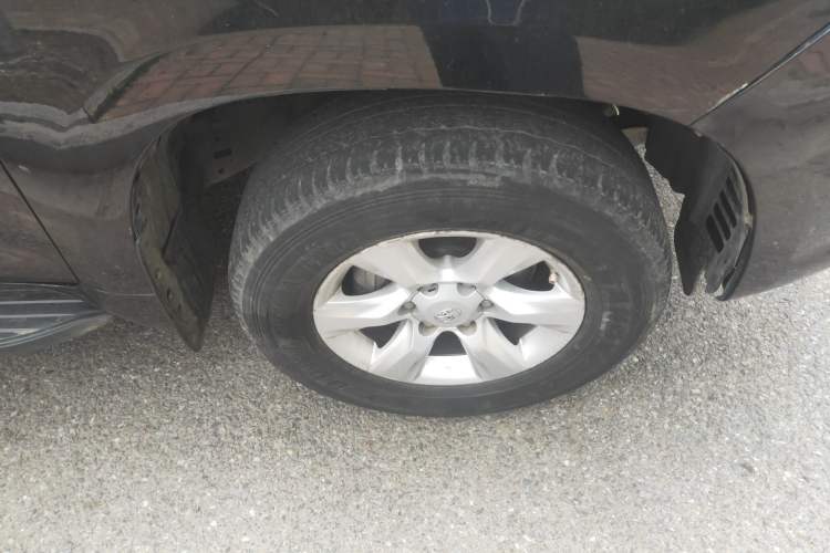 Used Toyota Prado 2010 2.7L Automatic Standard Edition Right Front Wheel Hub