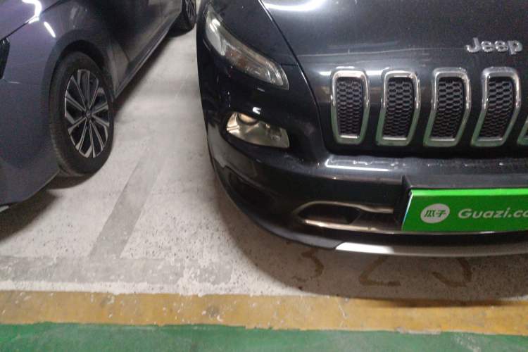 Used Jeep Cherokee 2017 2.0L Superior Edition Right Front Headlight