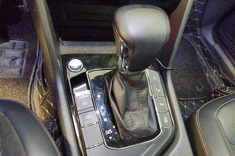 Used Volkswagen Tiguan L 2019 Revised 330TSI Automatic Two-Wheel Drive Smart & Luxury Edition China VI Standard Gear Lever