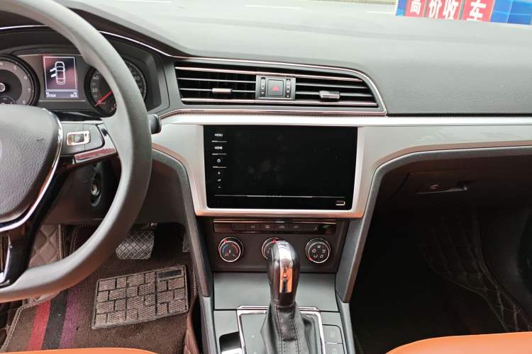 Used Volkswagen Lamando 2021 230TSI DSG Fashion Edition Audio And AC Panel