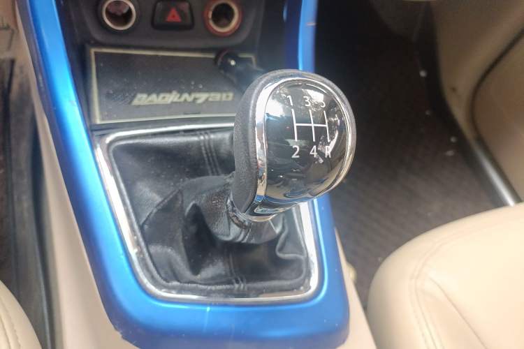 Used Baojun 730 2014 1.5L manual luxury trim 7 seats Gear Lever