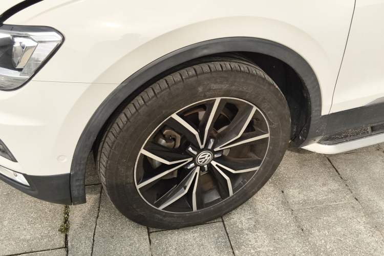 Used Volkswagen Tiguan L 2019 330TSI Automatic Two-Wheel Drive Smart Luxury Version China V Emission Standard