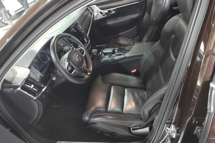 Used Volvo V90 2017 Cross Country T5 AWD Prestige Edition Left Front Seat