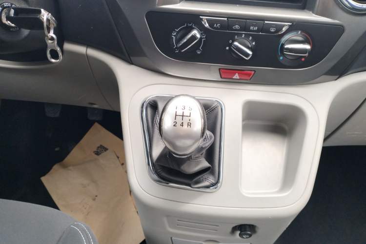 Used JAC Refine M3 2015 Maker Edition 1.6L Luxury Smart Version Gear Lever