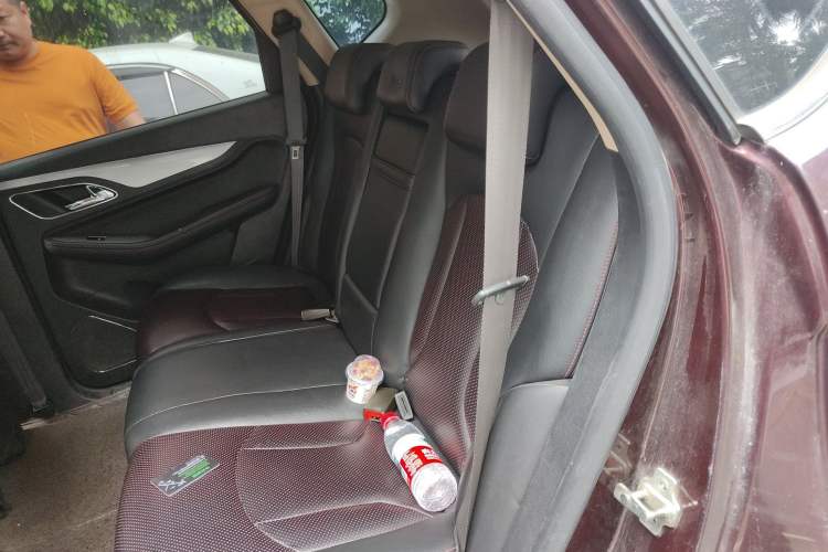 Used Baojun 560 2016 1.8L iAMT Luxury Model Left Rear Seat