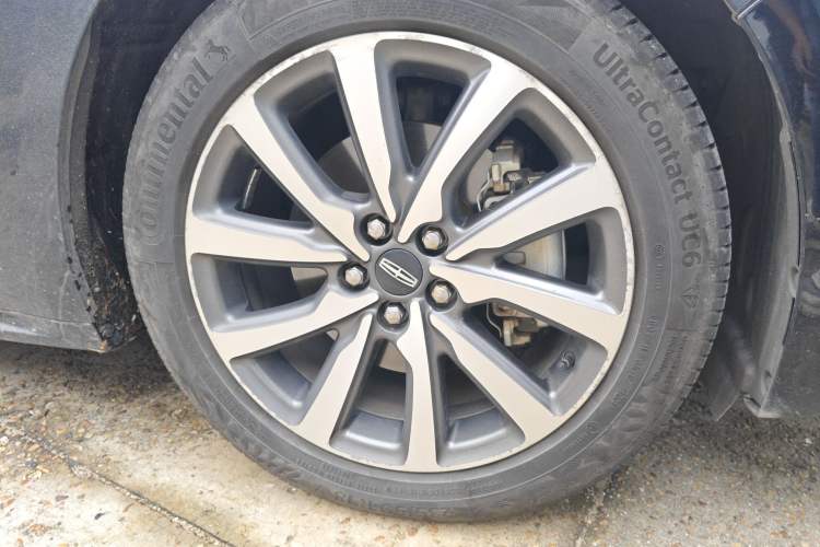 Used Lincoln Continental 2018 2.0T Two-Wheel Drive Deluxe Edition Right Front Wheel Hub