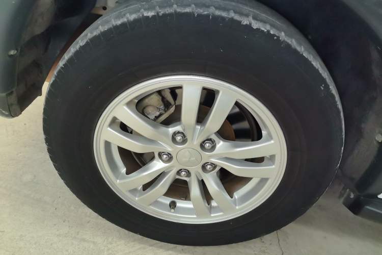 Used Mitsubishi Outlander (Import) 2014 2.0L Two-Wheel Drive Sport Value Edition 5 Seats
