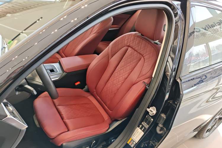 Used BMW i3 2024 eDrive 40 L Midnight Edition
