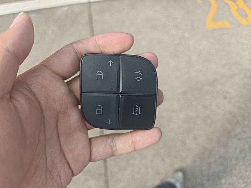 Used Lynk & Co 08 EM-P 2023 220 km Limited-Time Edition — 9