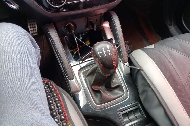 Used BAIC Changhe Q35 2016 1.5L Manual Cool Edition Gear Lever