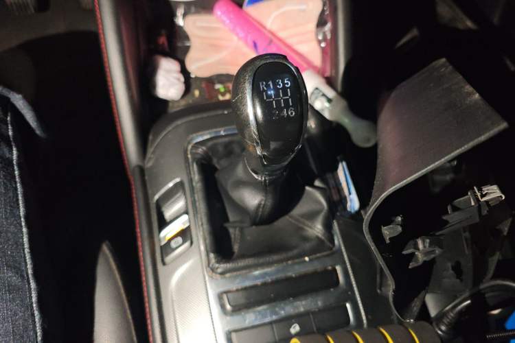 Used CHANGAN CS55 2017 1.5T Manual Colorful Edition Gear Lever