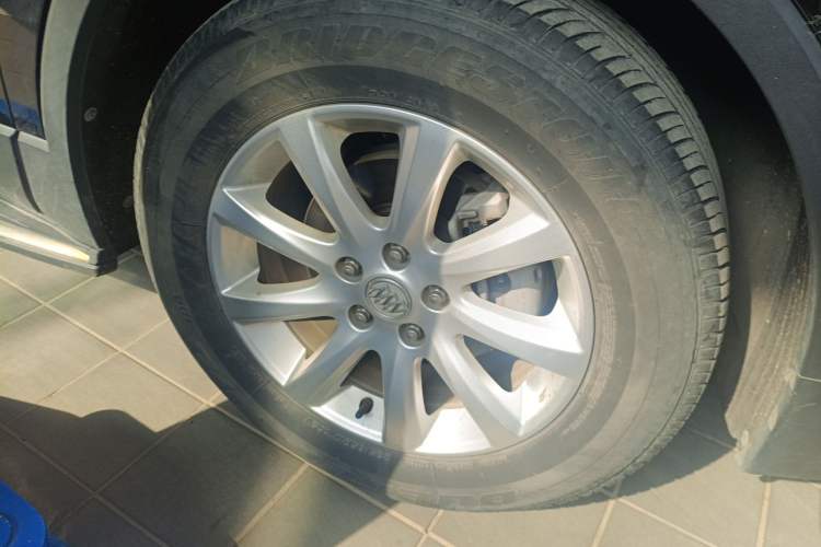 Used Buick Envision 2020 20T Two-Wheel Drive Leading Version Right Front Wheel Hub