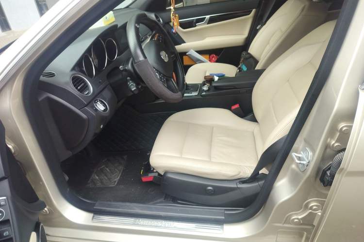 Used Mercedes-Benz C-Class 2011 C 200 CGI Fashion Model
