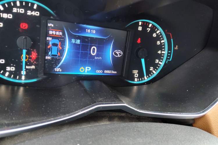 Used Soueast DX7 2015 1.5T Automatic Prestige Model Odometer Close Up