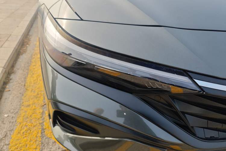 Used Hyundai Elantra 2023 1.5L CVT LUX Prestige Edition Right Front Headlight