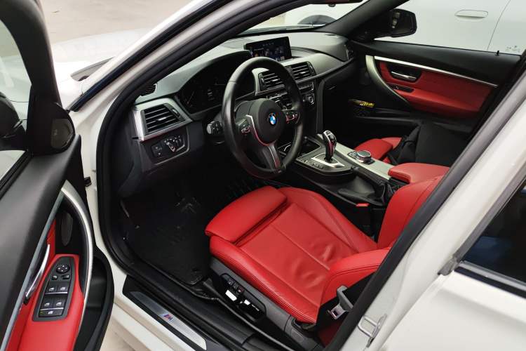 Used BMW 3 Series 2019 320i M Sport Night Edition Driver Seat