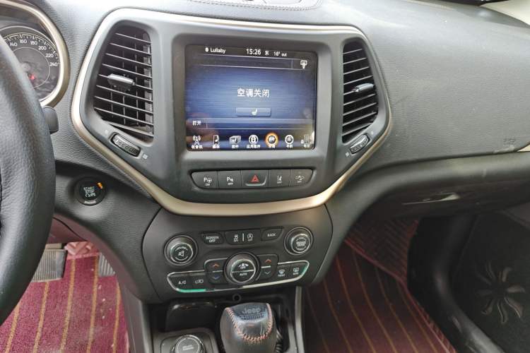 Used Jeep Cherokee 2016 2.4L All-in-One Edition Audio And AC Panel