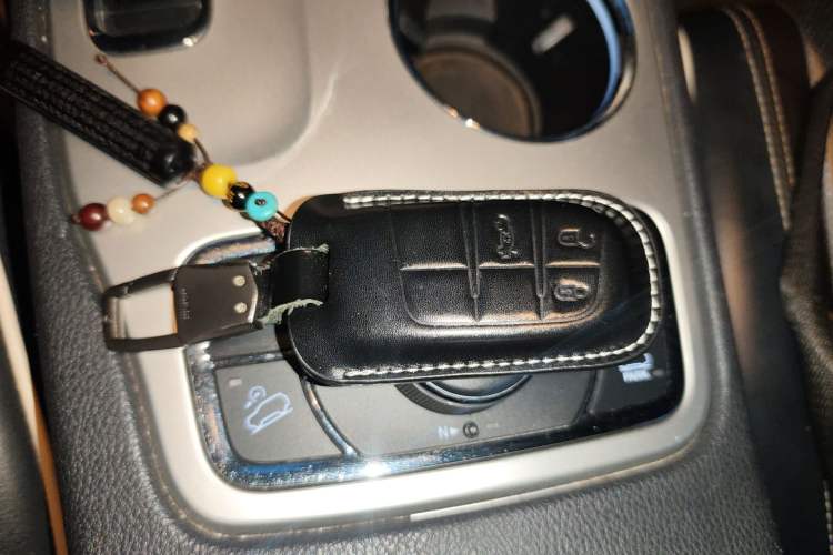 Used Jeep Grand Cherokee 2015 3.6L Luxury Navigation Edition Vehicle Key