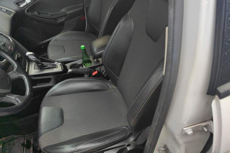 Used Ford Focus 2012 Sedan 1.6L Automatic Fashion Edition