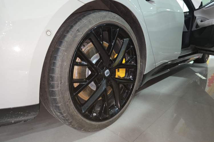 Used Xiaomi Auto SU7 2024 Four-Wheel Drive Ultra-Long Range Advanced Intelligent Driving Max Edition
