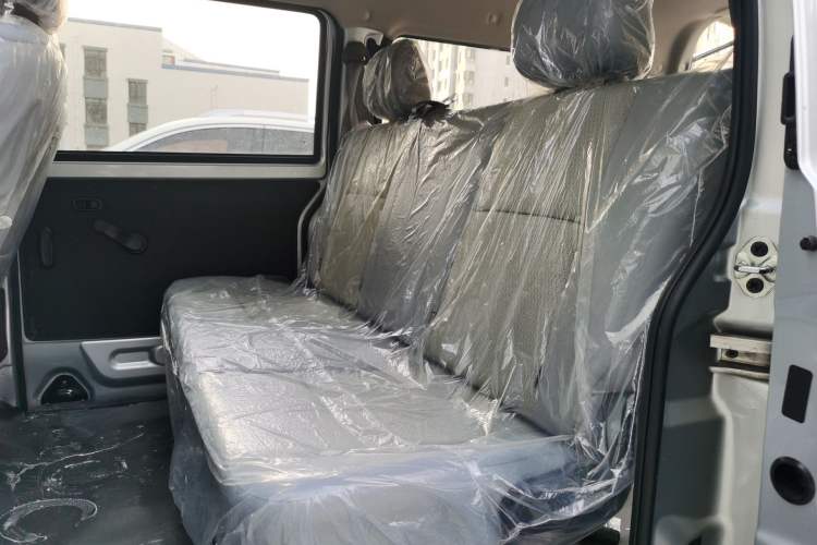 Used Jinbei Hiace X30 2023 1.5L Super-Comfortable Passenger Van 5/6/7-Seater Non-Air-Conditioned Version Model SWC15M