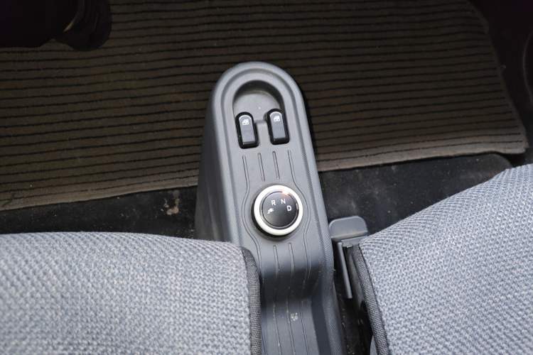 Used Wuling Hongguang MINIEV 2021 Macaron Premium Model – Lithium Iron Phosphate Gear Lever