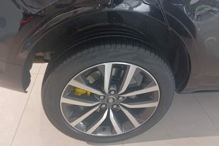 Used Land Rover Discovery 2021 360 PS R-Dynamic SE Right Rear Wheel Hub