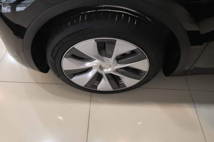 Used Tesla Model Y 2022 Long-Range All-Wheel-Drive Version
