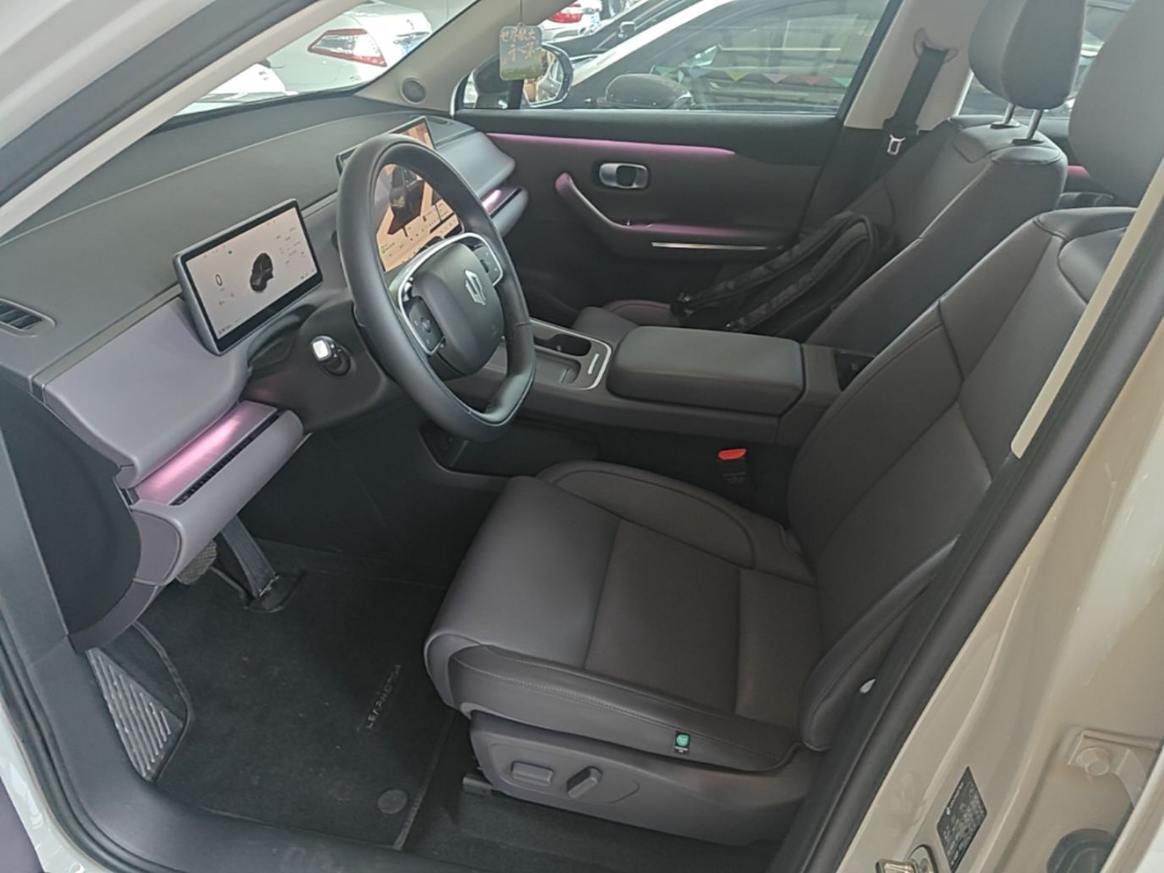 Vordere Reihe im Auto