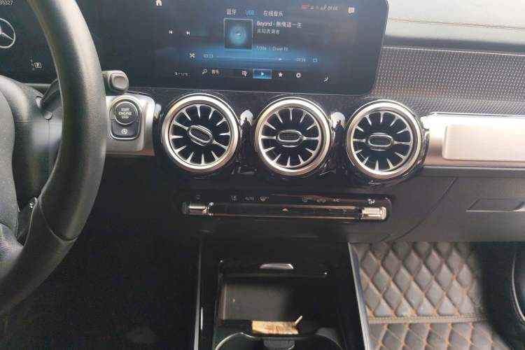 Used Mercedes-Benz GLB 2022 Updated GLB 200 Fashion Edition
