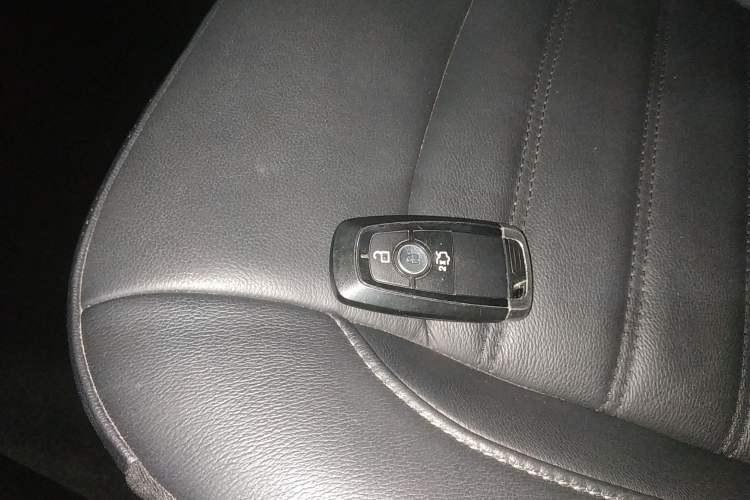 Used Ford Edge 2018 EcoBoost 245 Two-Wheel-Drive Platinum Edition 5 Seats
