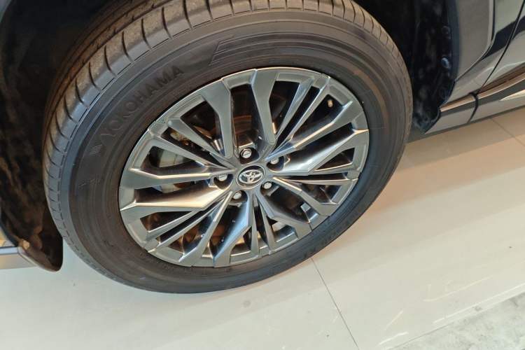 Used Toyota Wildlander 2023 Dual-Motor 2.5L E-CVT Four-Wheel Drive Prestige Edition Left Front Wheel Hub