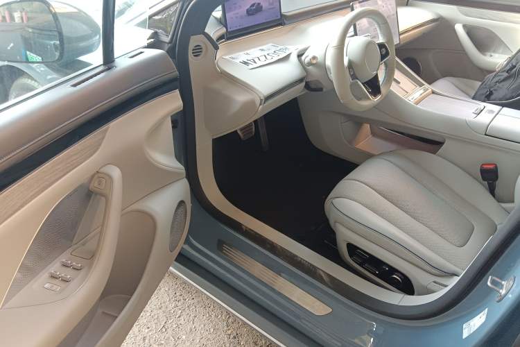 Used Hima Luxeed S7 2025 705 km Pro