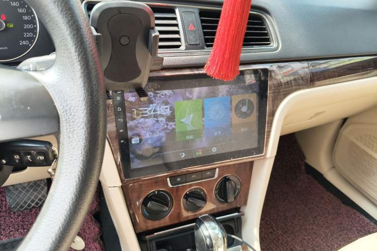 Used Volkswagen Lavida 2013 Restyled Classic 1.6L Automatic Comfort Edition Audio And AC Panel